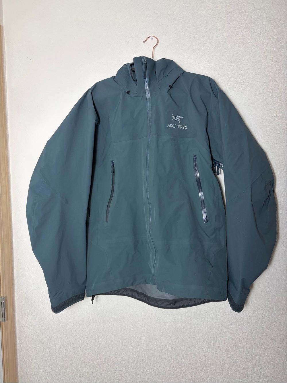 Arc'teryx Men's Beta AR Gore-Tex Pro Shell Jacket with Hood Size Large